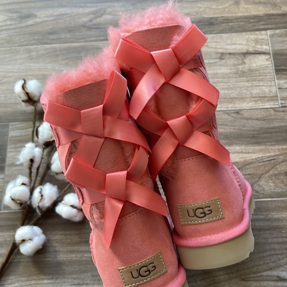 🌿UGG- W BAILEY BOW II BOOTS🌿 - Picture 2 of 16